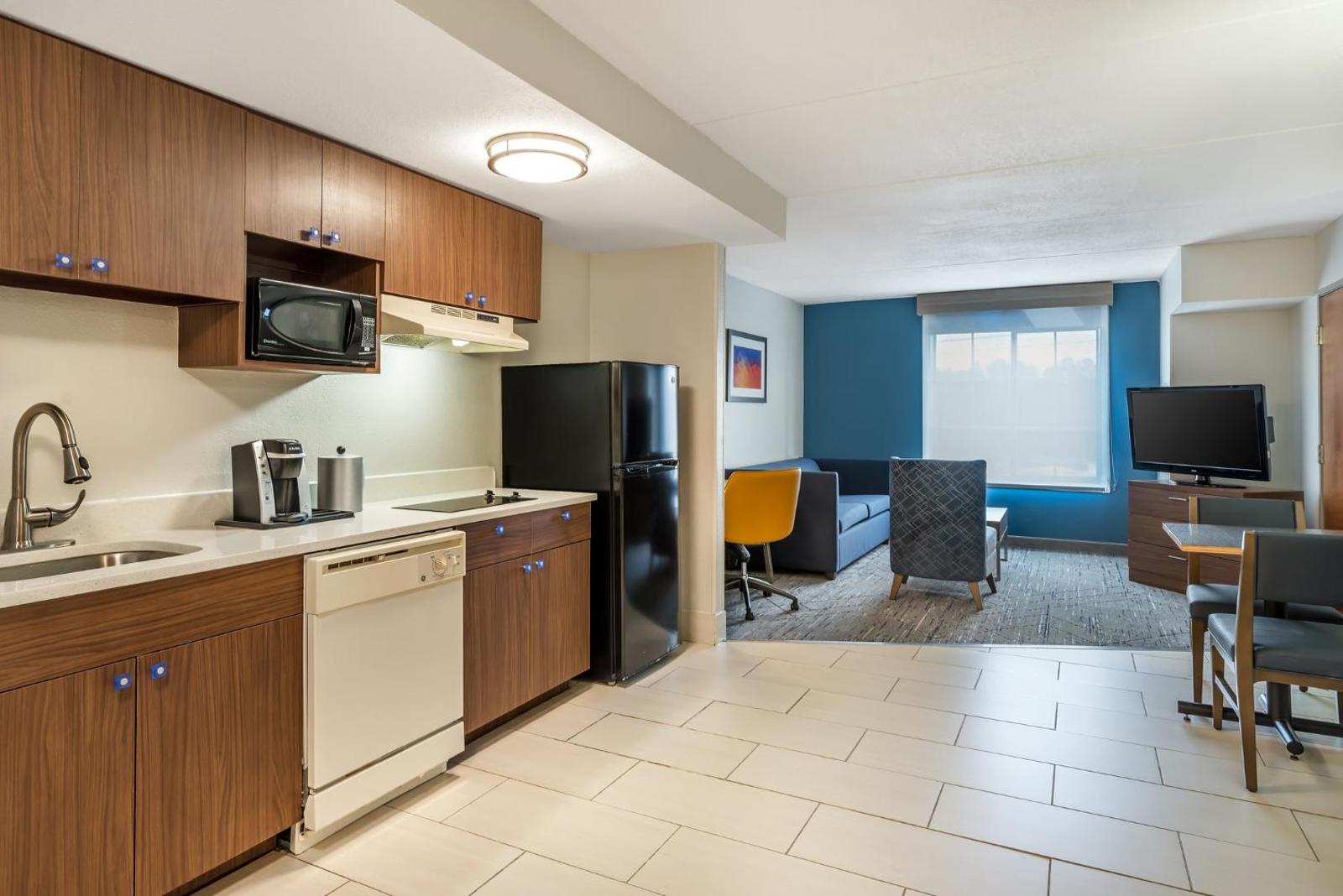 Holiday Inn Express Hotel and Suites Petersburg - Fort Lee an IHG Hotel Main image 1