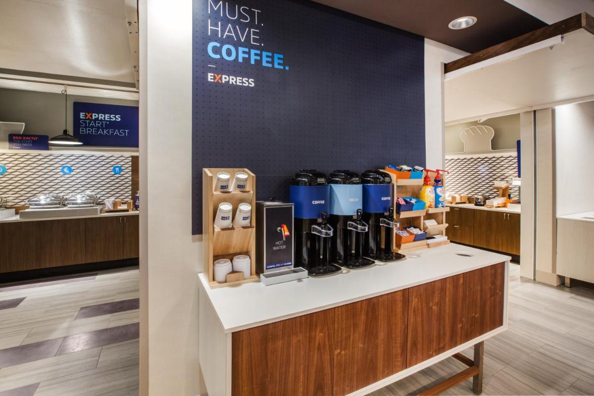 Holiday Inn Express Hotel and Suites Petersburg - Fort Lee an IHG Hotel image 20