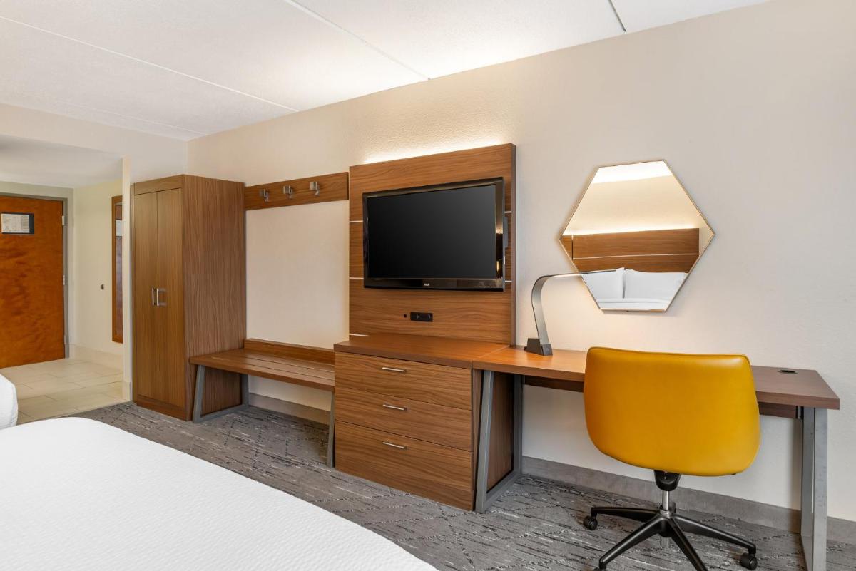 Holiday Inn Express Hotel and Suites Petersburg - Fort Lee an IHG Hotel image 22