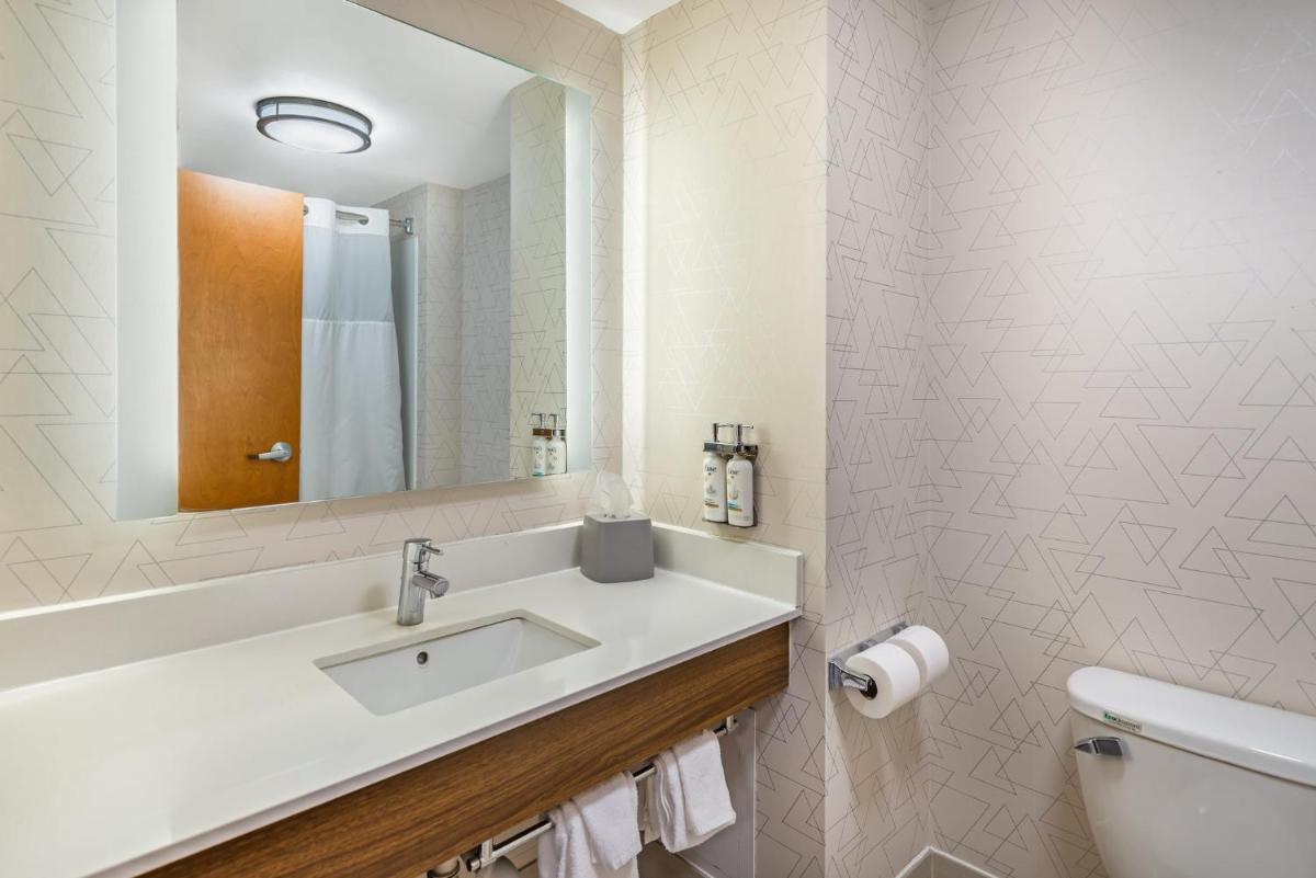 Holiday Inn Express Hotel and Suites Petersburg - Fort Lee an IHG Hotel image 8